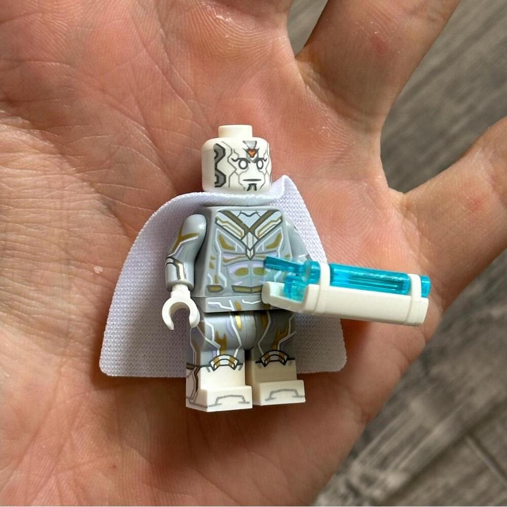 Rare LEGO Marvel CMF Series 1 White Vision Mini Figure